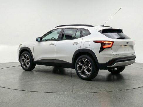 Used 2025 Chevrolet Trax LT image 6