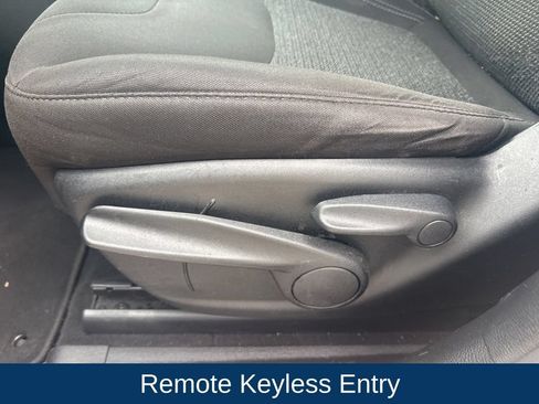 Used 2021 Jeep Cherokee Latitude FWD image 13