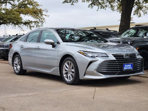 Used 2020 Toyota Avalon XLE image 3
