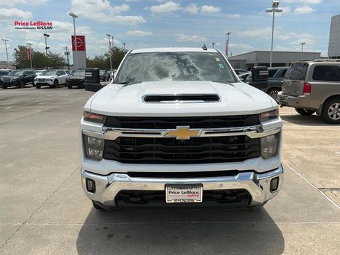 Used 2025 Chevrolet Silverado 2500 LT w/ Safety Package AWD/4WD image 8