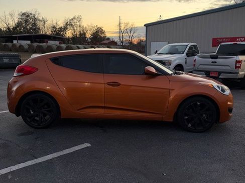 Used 2016 Hyundai Veloster Base 6MT image 4