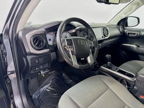 Used 2021 Toyota Tacoma SR5 AWD/4WD image 9