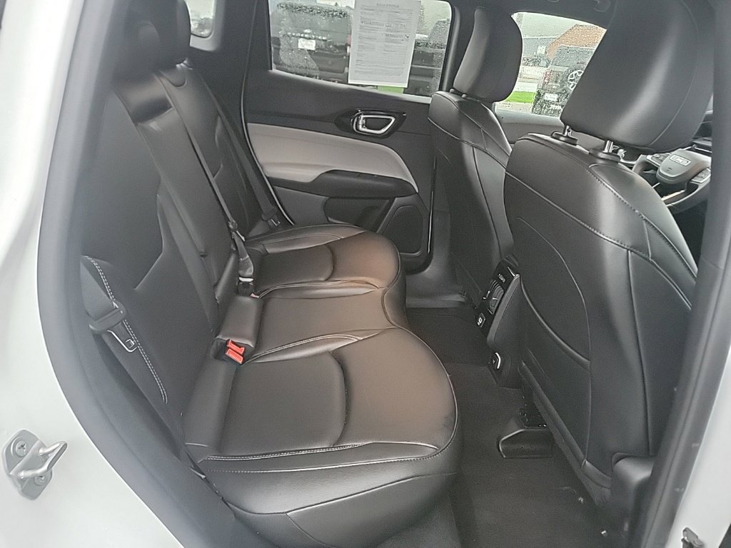 Used 2026 Jeep Compass Limited AWD/4WD image 12