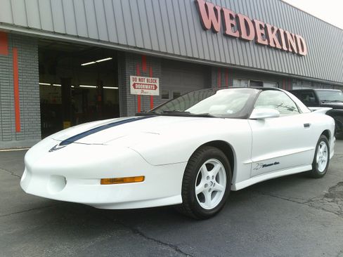 Used 1994 Pontiac Firebird Formula RWD image 1
