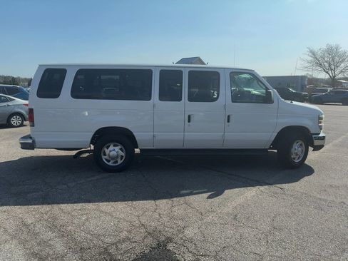 Used 2013 Ford E-350 and Econoline 350 XLT image 3