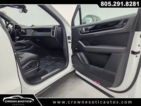 Used 2022 Porsche Cayenne image 13