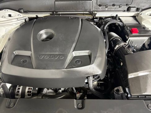 Used 2020 Volvo XC60 T5 Momentum image 37