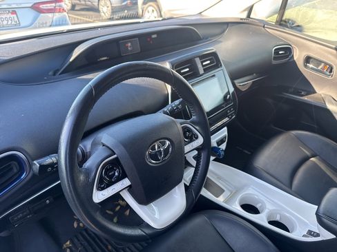 Used 2017 Toyota Prius Three Touring image 8