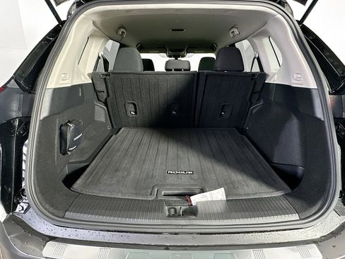 Used 2023 Nissan Rogue SV image 28