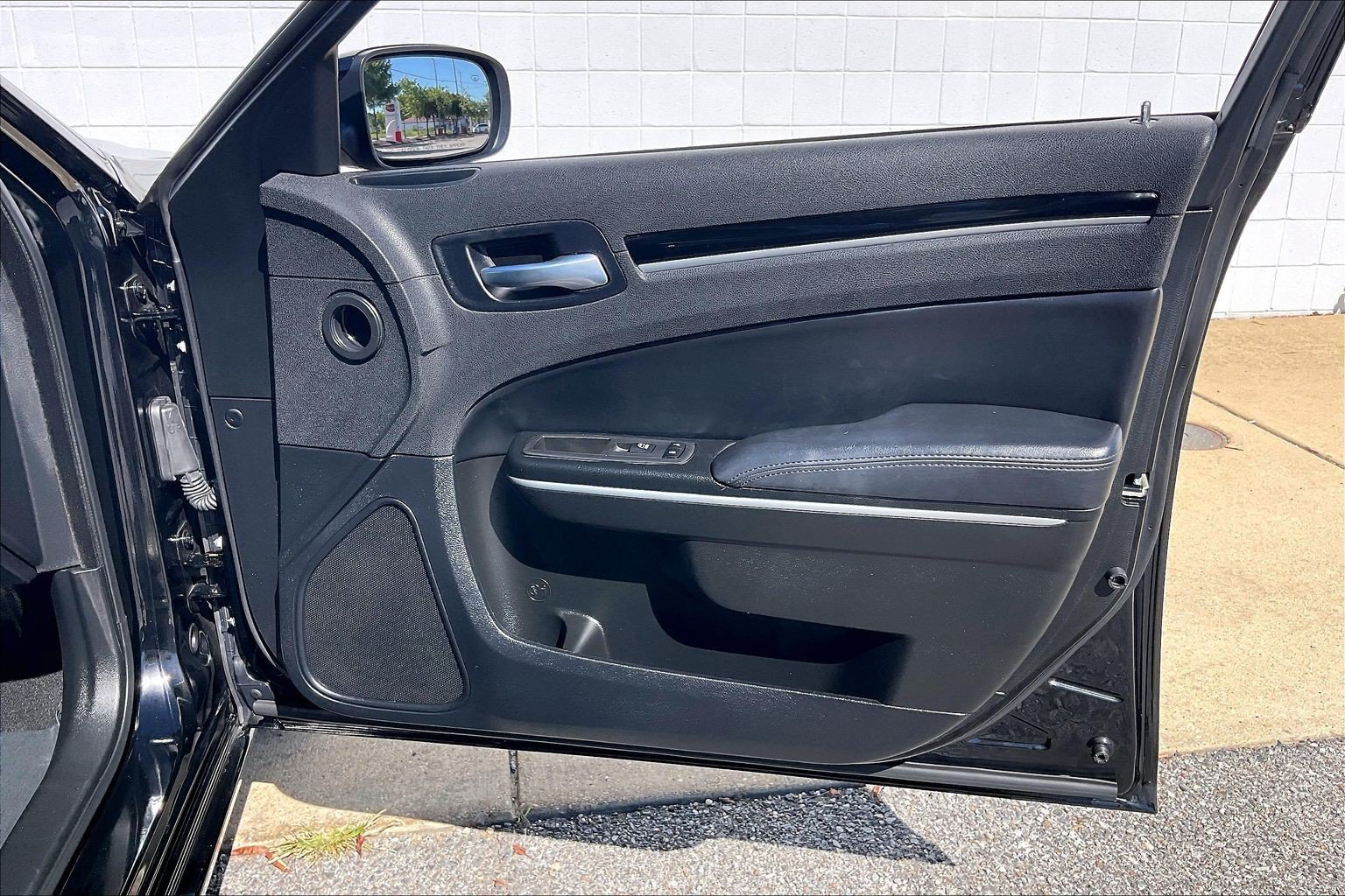 Used 2023 Chrysler 300 Touring w/ Sport Appearance Package RWD image 28