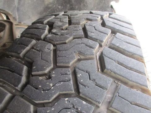 Used 2024 Chevrolet Silverado 2500 LT w/ Convenience Package image 25