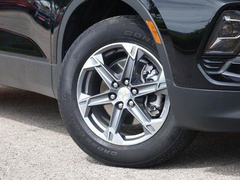 Used 2025 Chevrolet Blazer LT FWD image 3