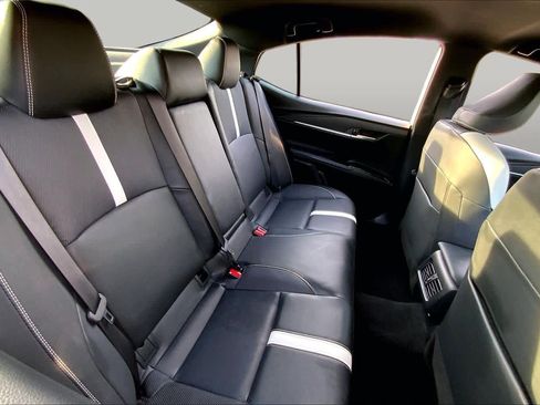 Used 2025 Toyota Camry SE FWD image 19