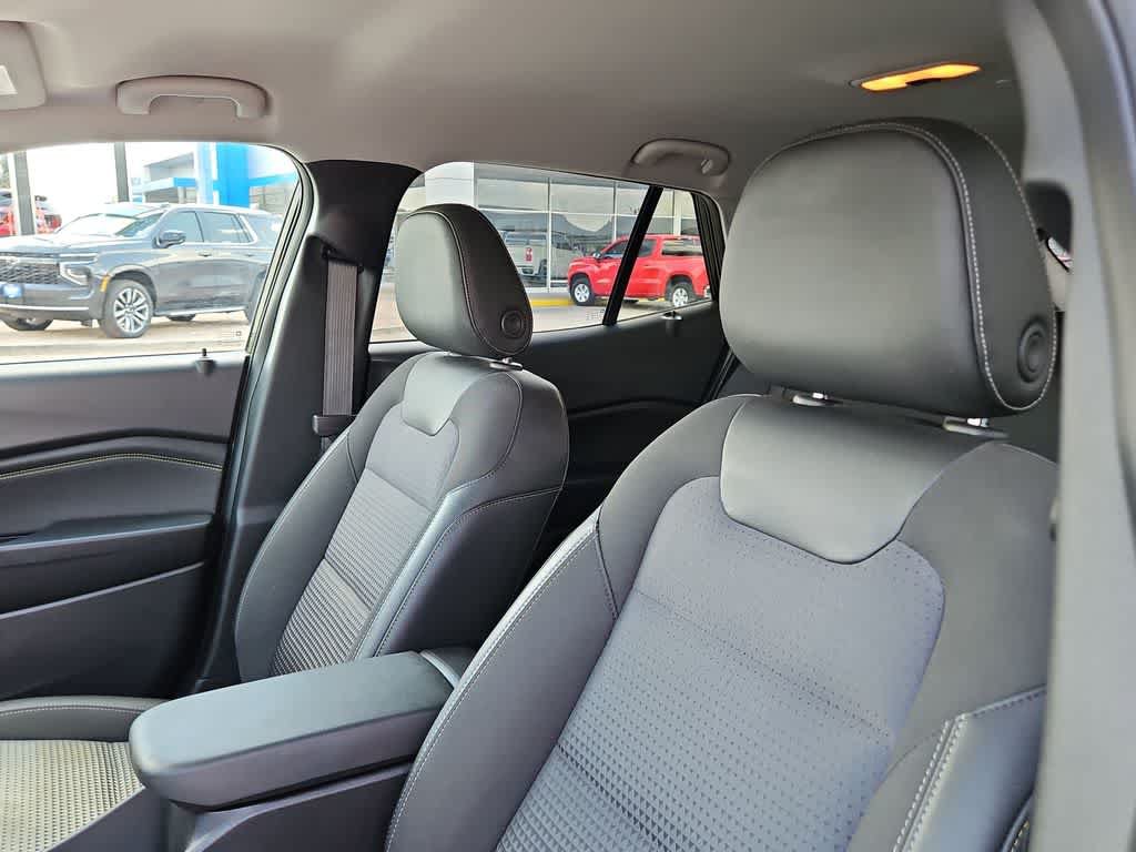 Used 2025 Chevrolet Trax LT FWD image 15