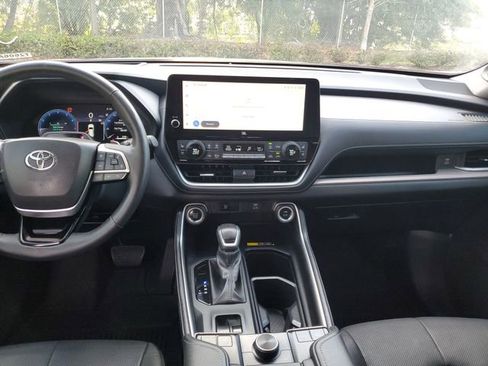 Used 2024 Toyota Grand Highlander Platinum image 14