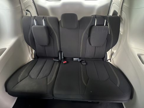 Used 2023 Chrysler Voyager LX FWD image 11