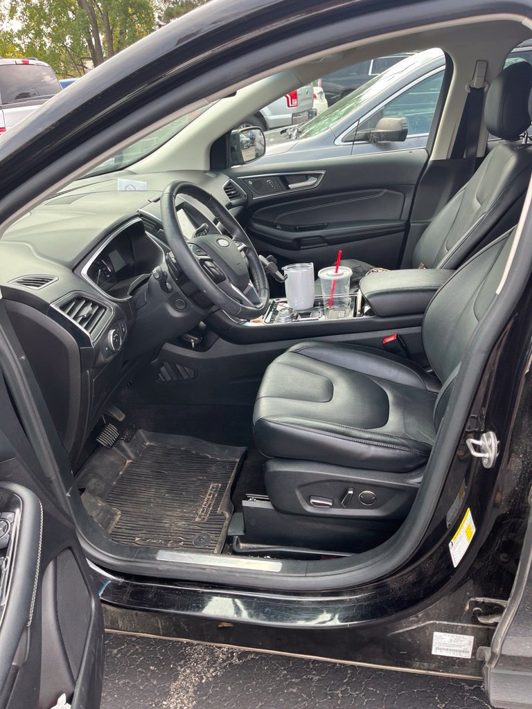 Used 2019 Ford Edge Titanium w/ Cold Weather Package AWD/4WD image 8