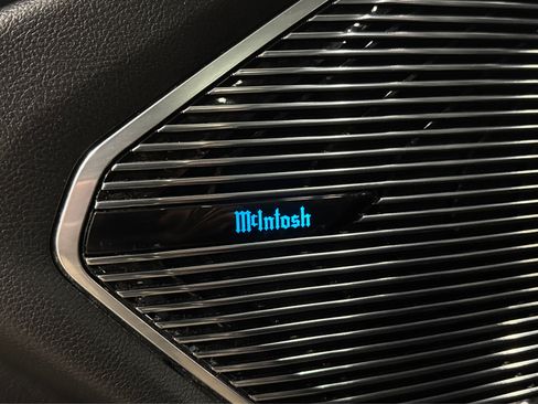 Used 2022 Jeep Grand Cherokee Overland w/ Luxury Tech Group IV AWD/4WD image 17