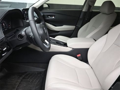 Used 2025 Honda Accord Touring image 17