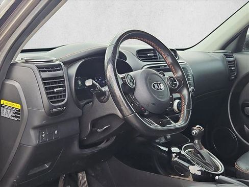 Used 2018 Kia Soul ! image 6