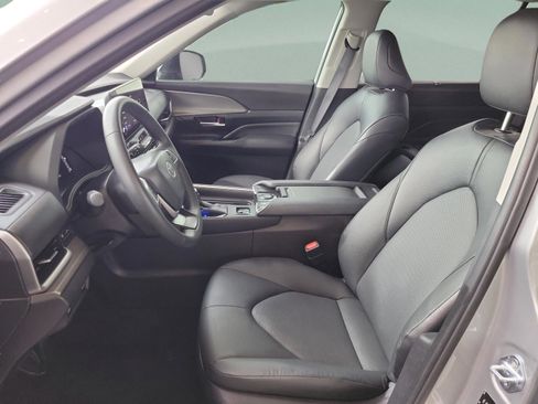 Certified 2025 Toyota Grand Highlander AWD image 9