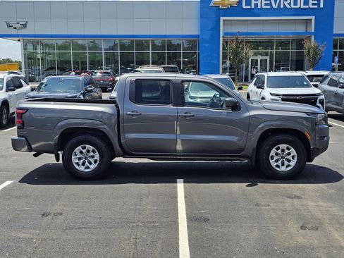 Used 2024 Nissan Frontier SV RWD image 8