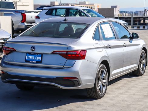 Used 2024 Volkswagen Jetta SE image 6