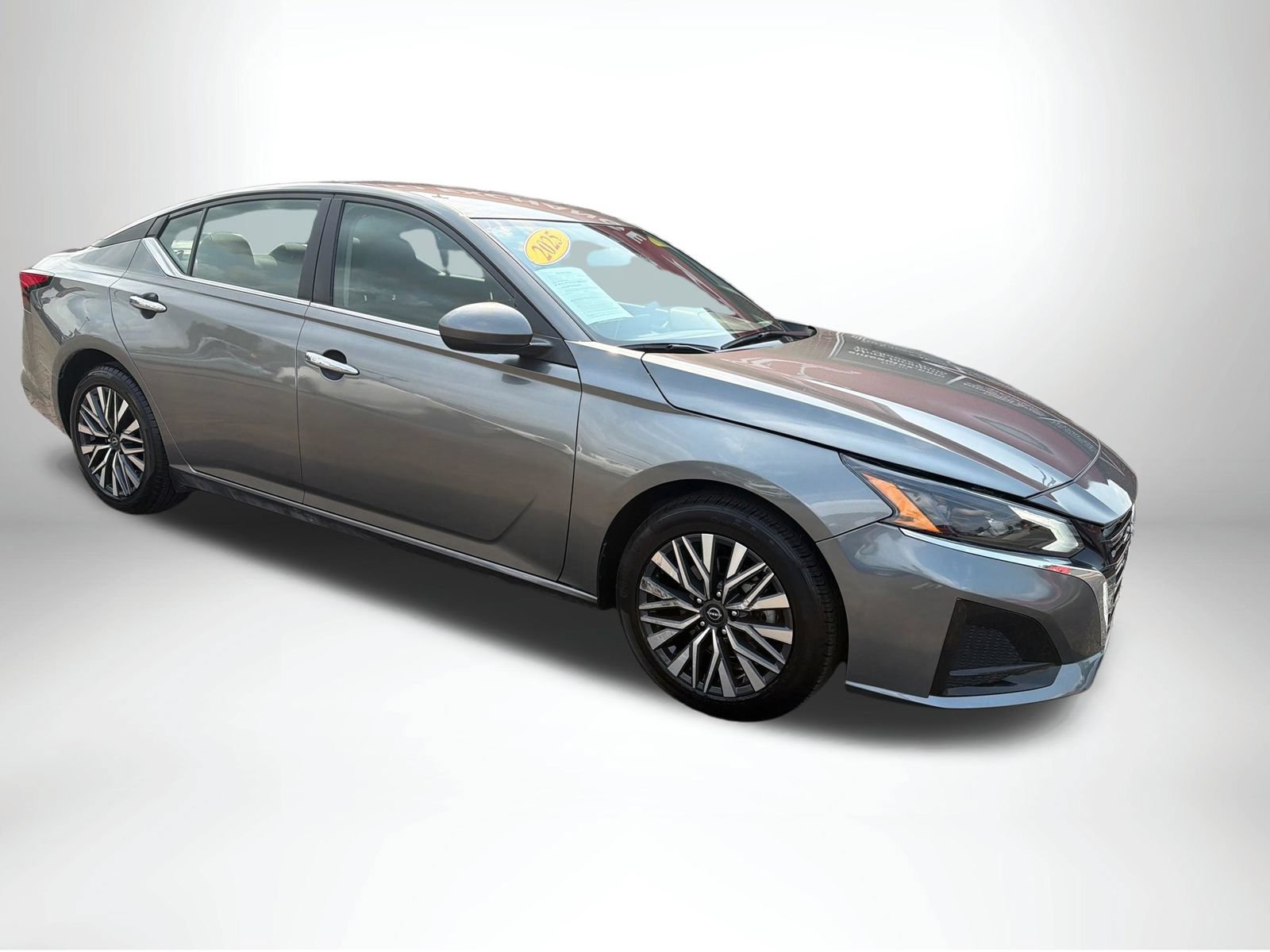 Used 2025 Nissan Altima 2.5 SV FWD image 9
