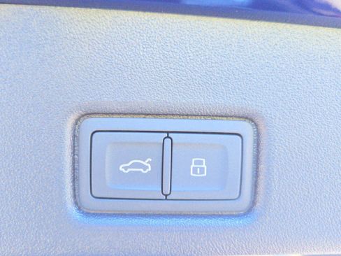 New 2025 Audi Q5 Premium image 16