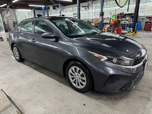 Used 2023 Kia Forte LX FWD image 5