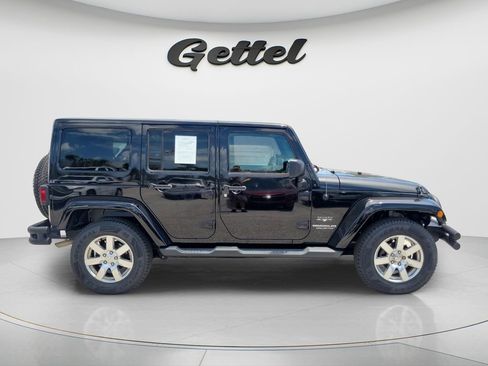 Used 2017 Jeep Wrangler Unlimited Sahara w/ Connectivity Group AWD/4WD image 4