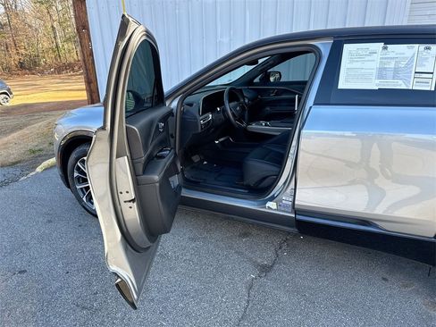 Used 2025 Cadillac Lyriq Sport image 13