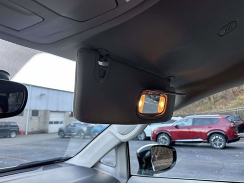 Used 2024 Chrysler Pacifica Touring-L image 16