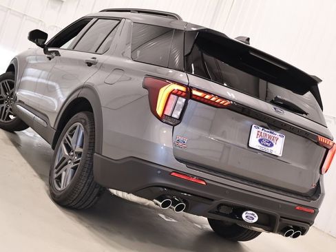 New 2026 Ford Explorer ST image 38