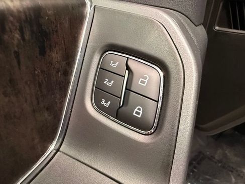 Used 2023 Ford F250 Lariat w/ Lariat Ultimate Package AWD/4WD image 32