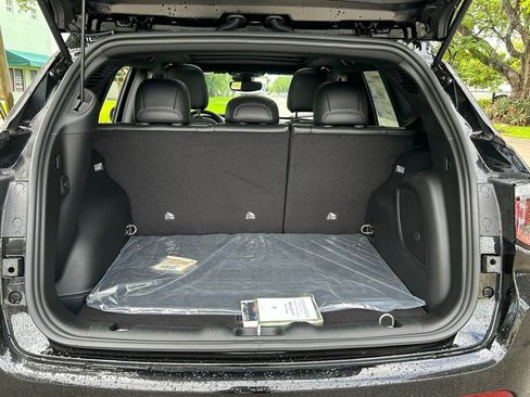 New 2025 Jeep Compass Latitude w/ Sun & Sound Group image 40