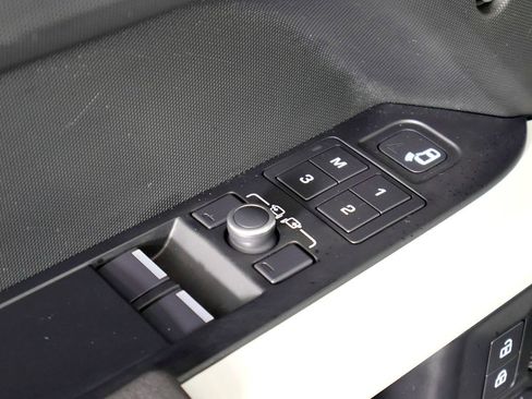 Used 2023 Land Rover Defender 90 S image 81