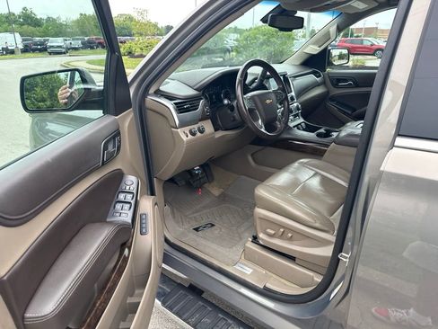 Used 2017 Chevrolet Tahoe LT w/ LT Signature Package AWD/4WD image 5