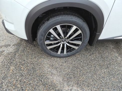 New 2025 Nissan Pathfinder Platinum image 6