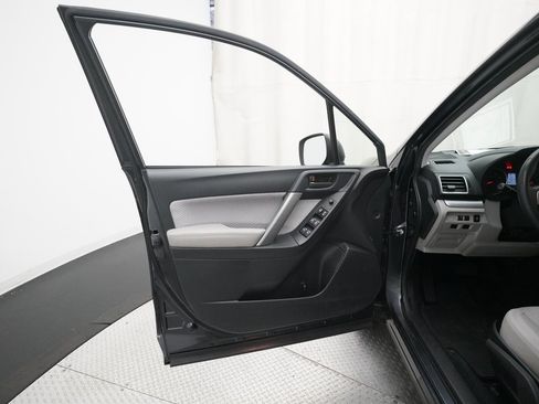 Used 2017 Subaru Forester 2.5i w/ Alloy Wheel Package image 27