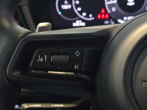 Used 2024 Porsche Cayenne image 33