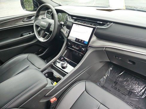 Used 2024 Jeep Grand Cherokee L Limited image 14