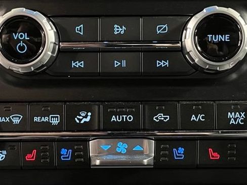 Used 2024 Ford F350 Platinum w/ Tremor Off-Road Package AWD/4WD image 39