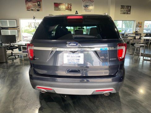 Used 2017 Ford Explorer XLT w/ Equipment Group 202A AWD/4WD image 6