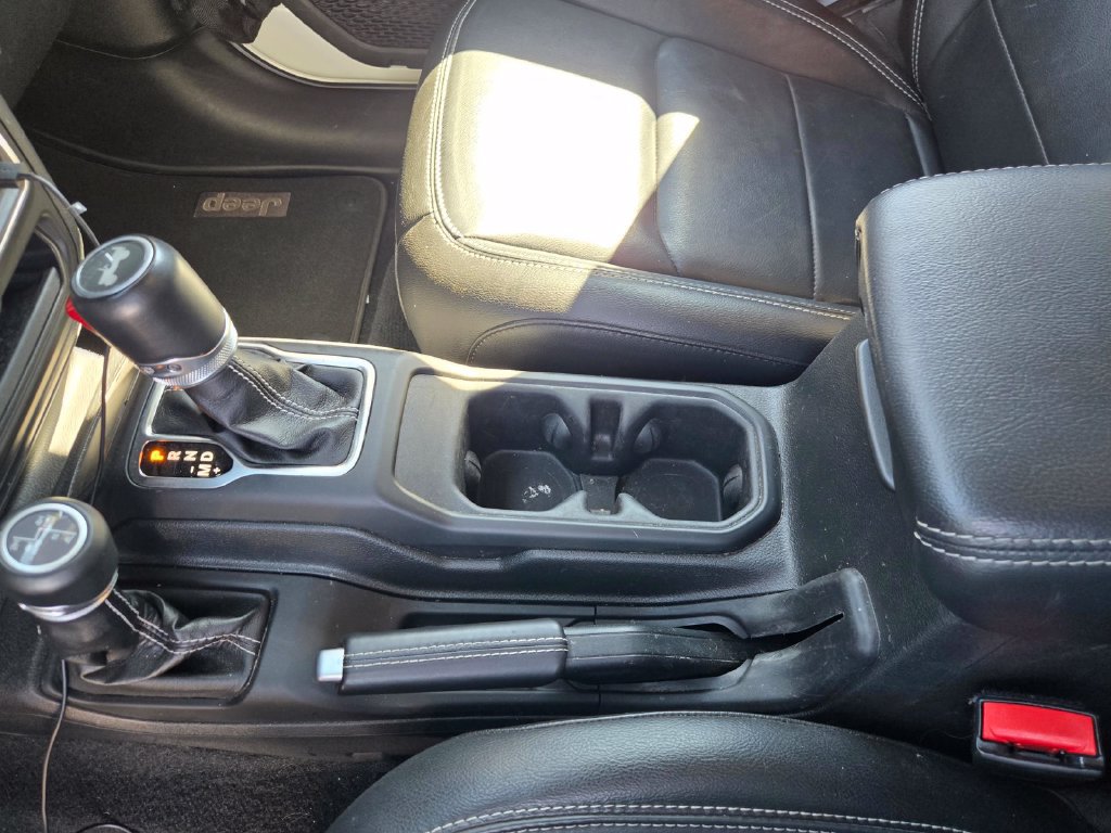 Used 2023 Jeep Wrangler Unlimited Sahara w/ Cold Weather Group AWD/4WD image 23
