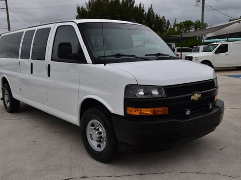 Used 2019 Chevrolet Express 3500 LS RWD image 1