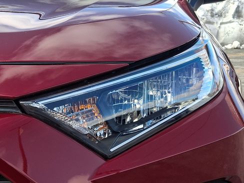 Used 2020 Toyota RAV4 XLE w/ Convenience Package image 9