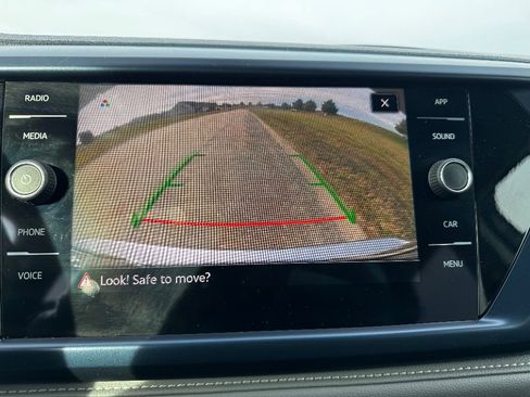 Used 2024 Volkswagen Taos SE image 33