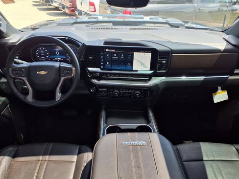 Used 2024 Chevrolet Silverado 2500 High Country w/ High Country Premium Package AWD/4WD image 10