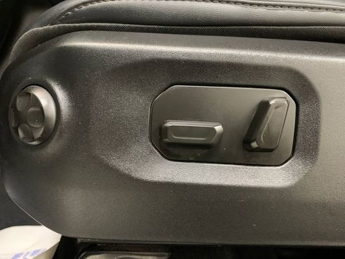 Used 2025 Jeep Wrangler Unlimited Rubicon AWD/4WD image 5